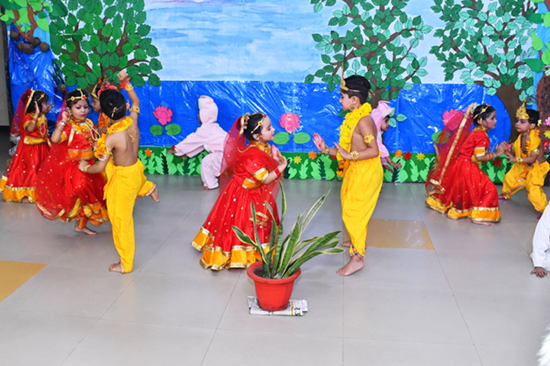 A Strong Foundation for Lifelong Learning